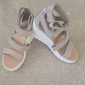 SOREL NWOT Size 7.5 Ladies Taupe Strappy Cameron Wedge Sandals
